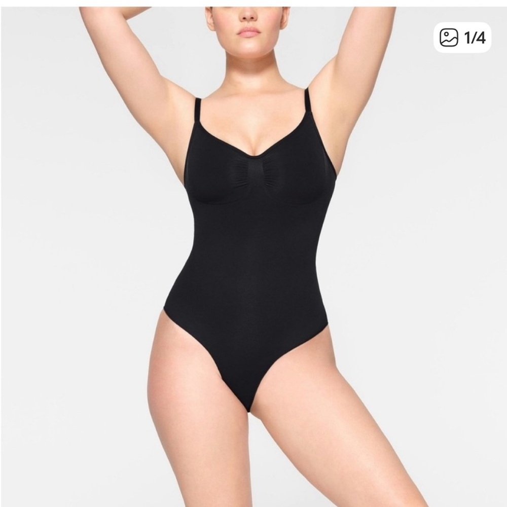 SKIMS Black Stretchy Top